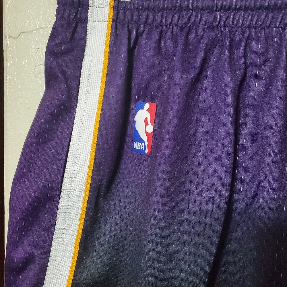Mitchell & Ness LA Lakers Basketball Shorts - Picture 4 of 16